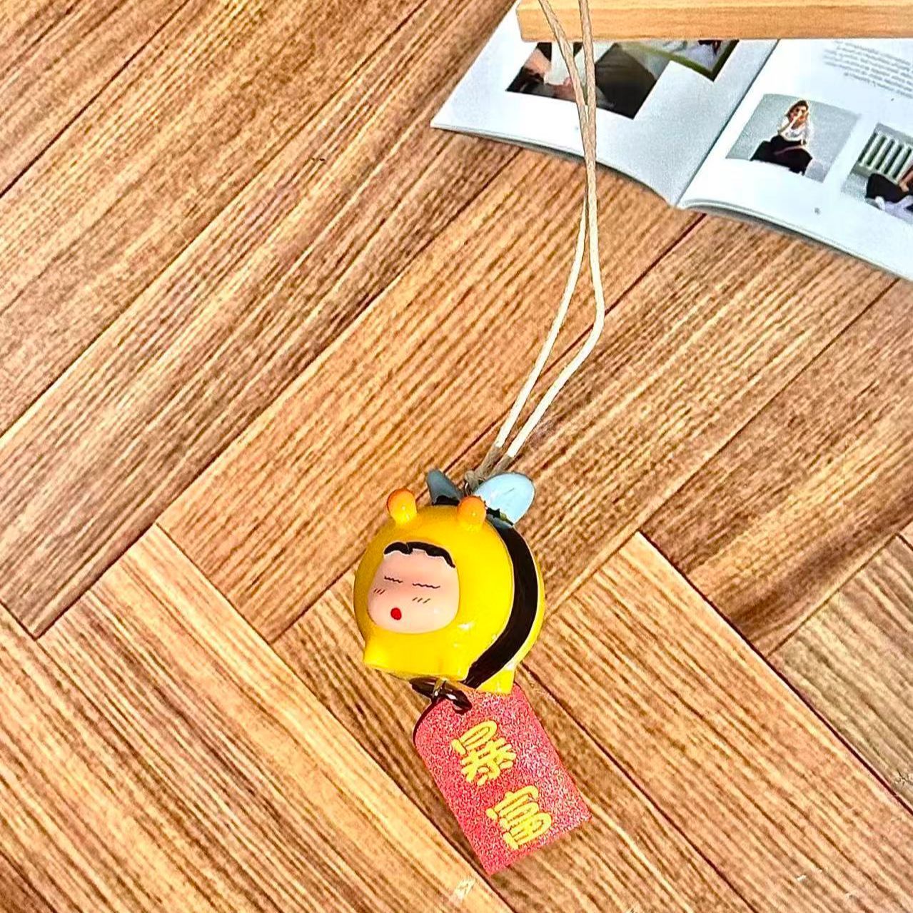 Crayon Shin-chan Bienen-Cospla – Tech Car Accessories Bewertung und Preis